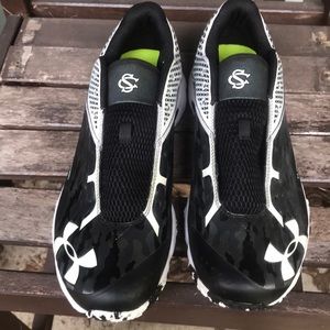 UNDER ARMOUR DECEPTION BASEBALL TRAINING SHOE